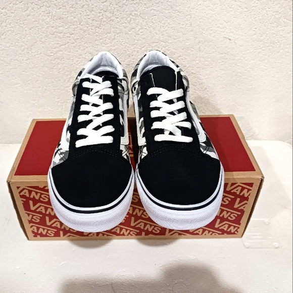 Vans - Picture 2 of 4